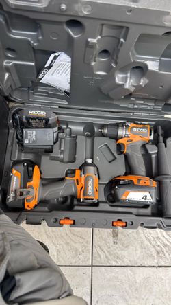 Ridgid combo drill and impact with 2 batteries and charger