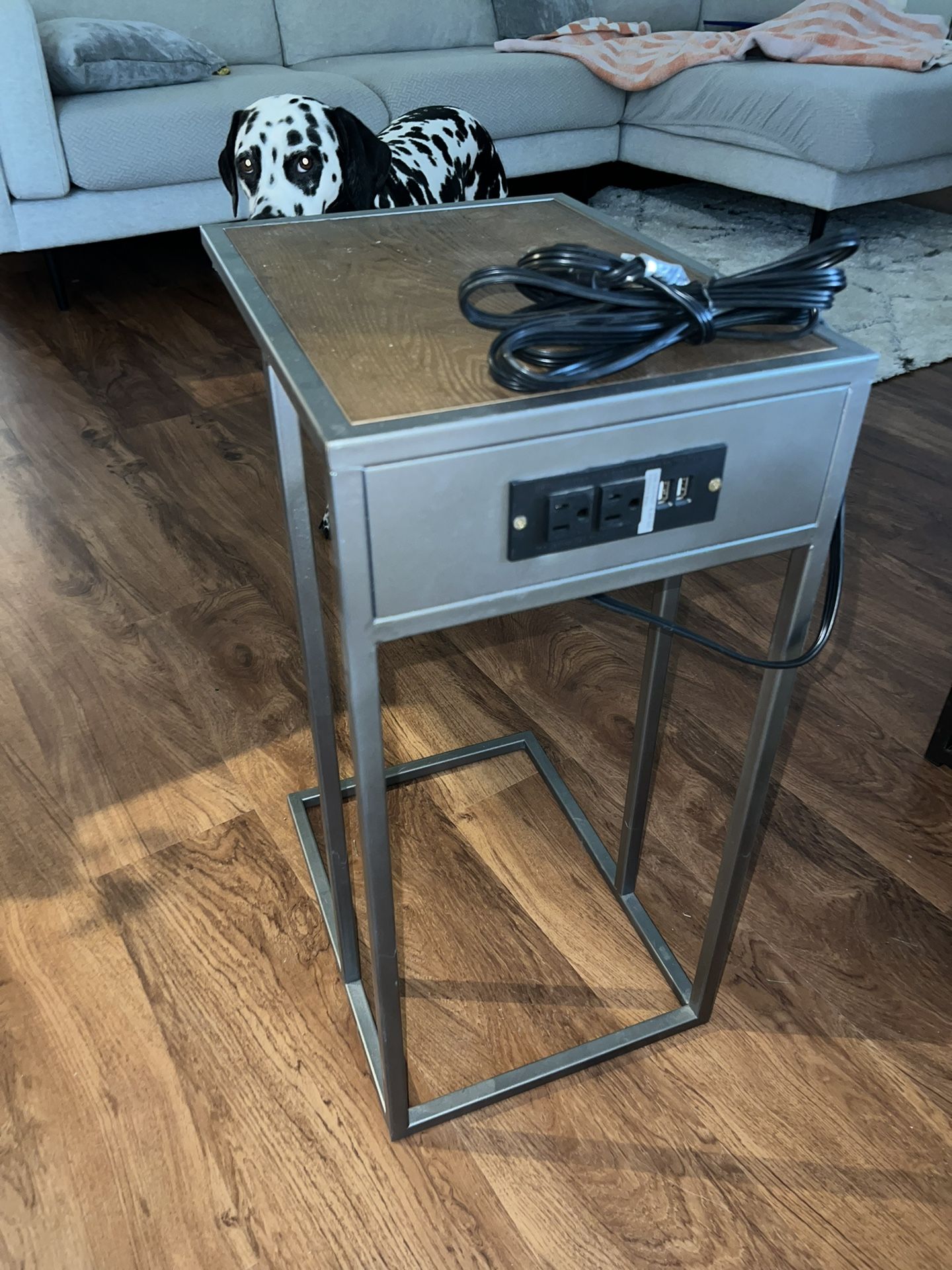 Side Table With plugins