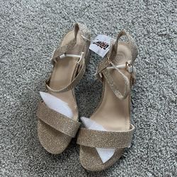 Glittery Gold Size 6 Women’s Low Heel Shoe, Also Fits Size 4 Girls