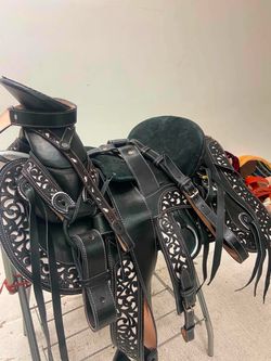 Montura charra cuero lasser con fuste forrado