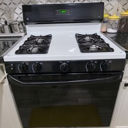GE Gas Range XL44 – Clean & Works Great