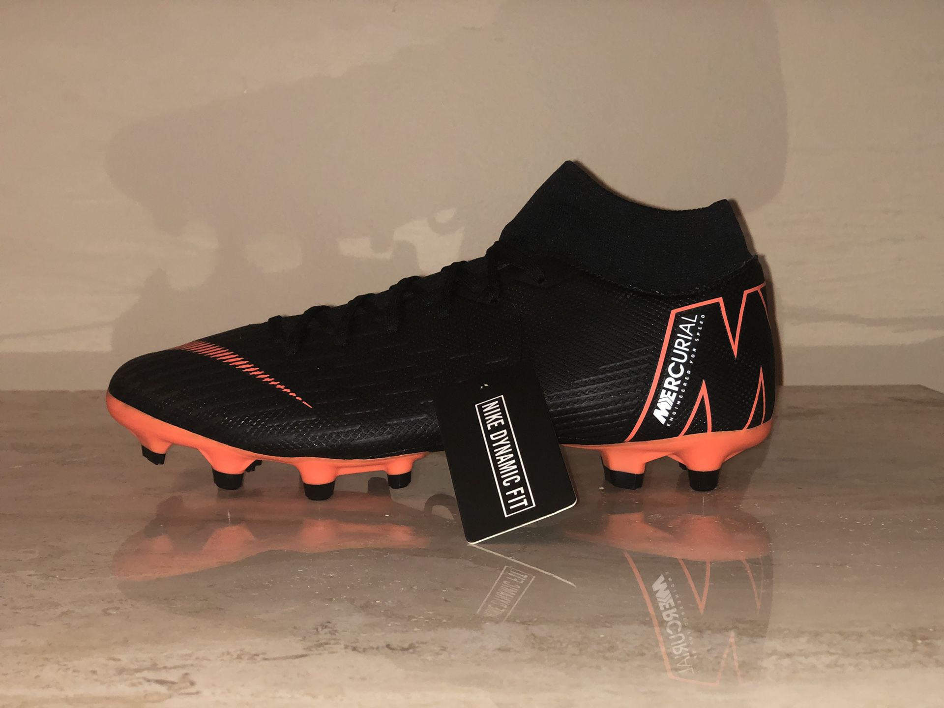 Lucro horno Fascinante Nike Mercurial Superfly 6 Academy MG Cleats Black/Orange AH7362-081 sz US  5, 5.5 for Sale in Brecksville, OH - OfferUp