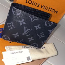 Louis vuitton Mens Wallet for Sale in Bakersfield, CA - OfferUp