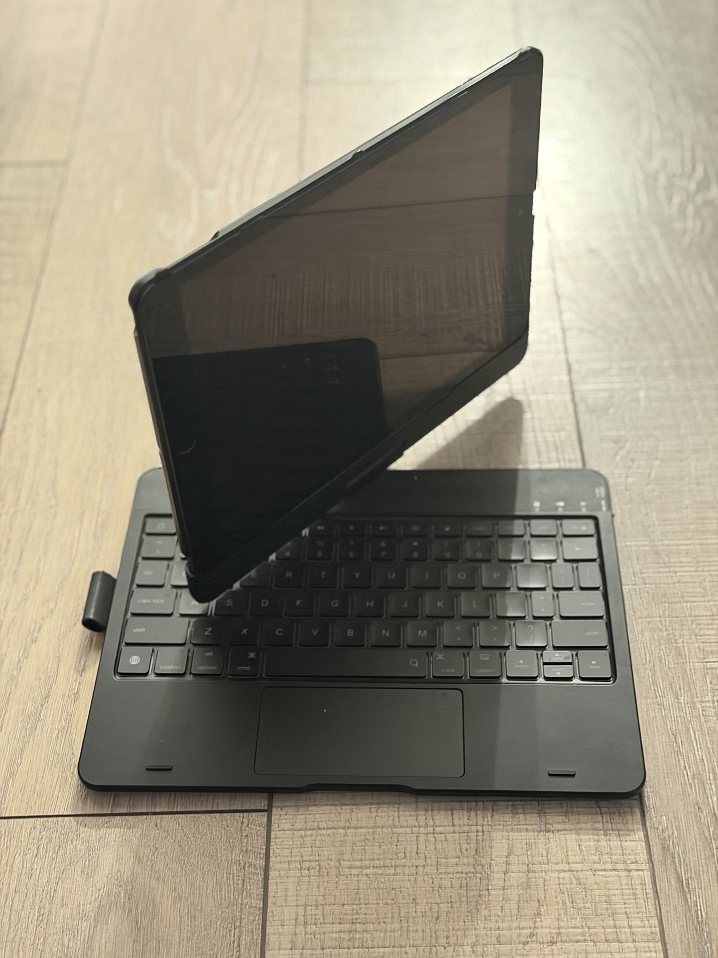 Apple iPad (9th Generation) – 10.2” – 64GB – Like New