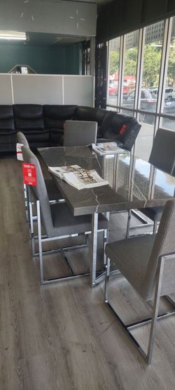 7 PC dinning set with table  and 6 chairs on sale now don't miss
