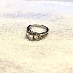 Diamond Engagement Ring ; Gorgeous; 14K White Gold - 🔥🔥🔥; VS1