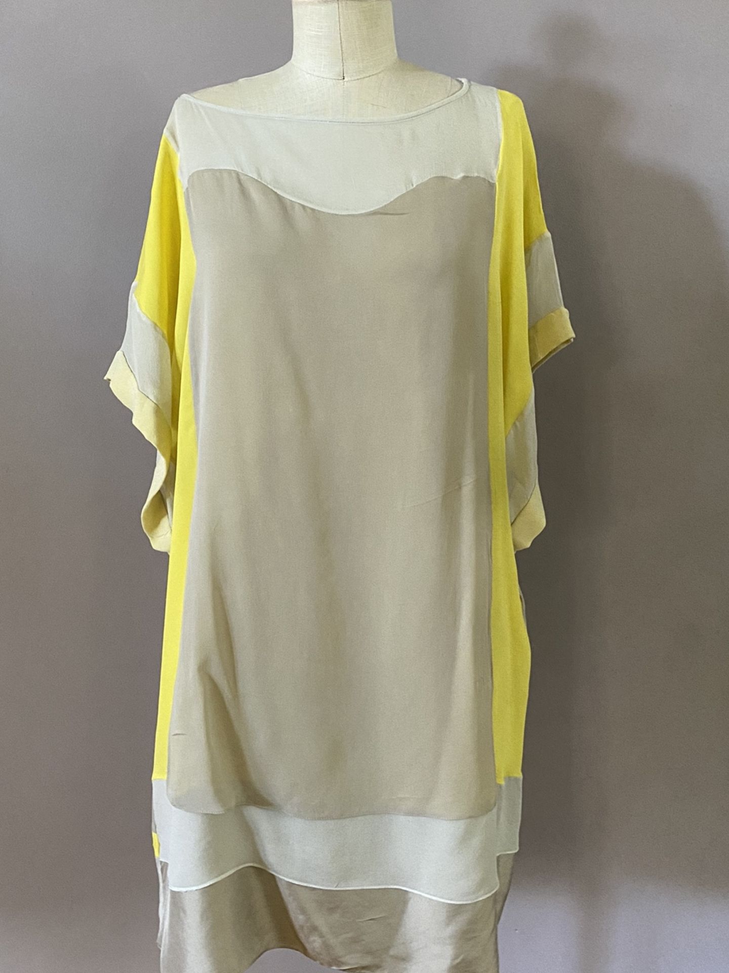 DVF silk layered tunic dress. Bright and pretty. Like new condition.  Size 4.