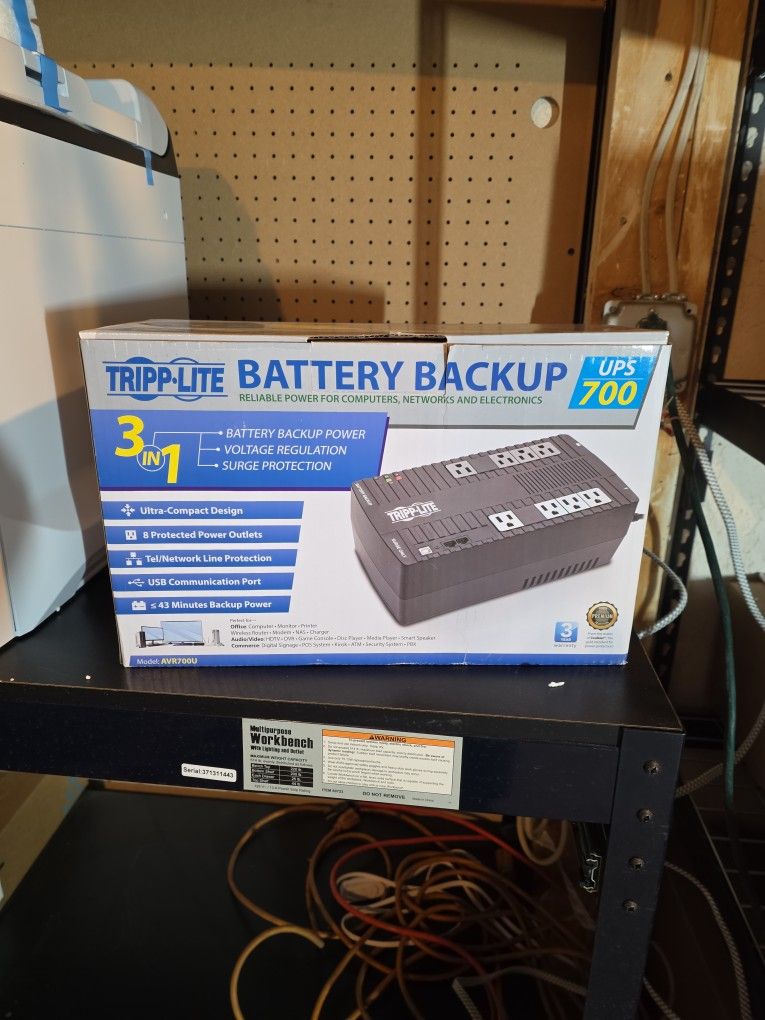 Tripp Lite Battery Backup UPS 700