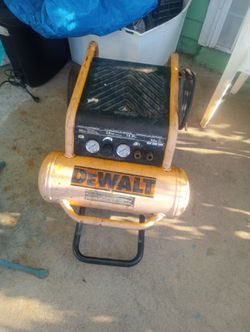 Good DeWalt 4.5 gal air compressor it works it builds pressure,it just needs the little hose that goes to the pressure switch so it can turn off wen i