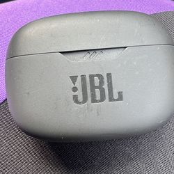 JBL Noice cancellation AirPods with case (no box)