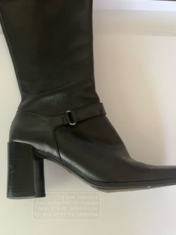 Women’s leather boots like new.