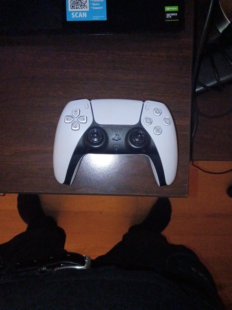 PS5 WHITE CONTROLLER 