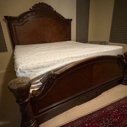Bedroom Set, King Bed, Mirrored Dresser, Nightstand Dresser, Bench and Two Bedside Lamps 