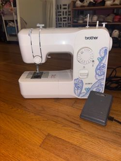LX3817 17-Stitch Portable Full-Size Sewing Machine