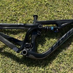 Pivot Mach 5.5 XS Frame