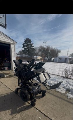 Quantum Edge 3 Stretto Powerchair