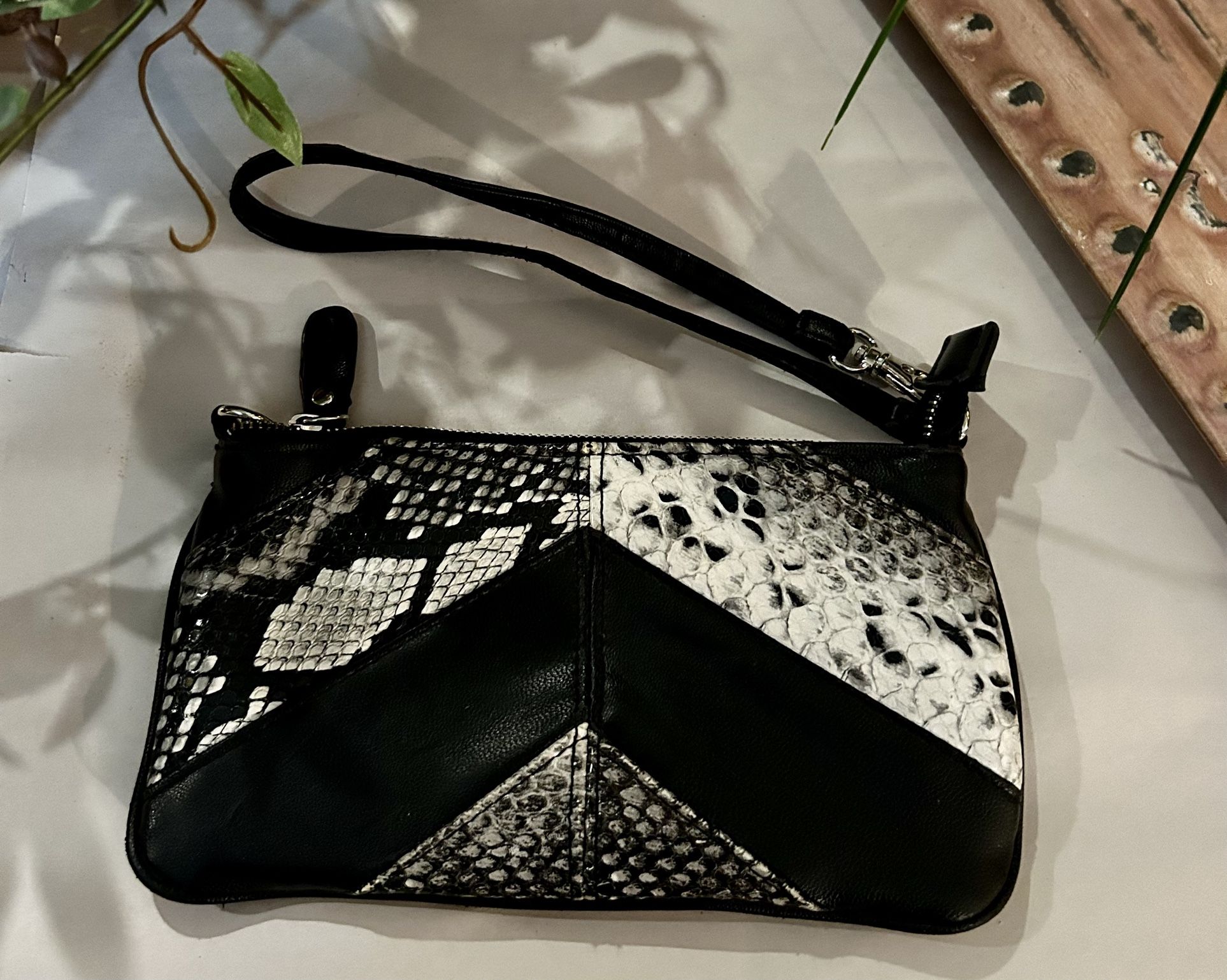 Ladies Steve Madden Black Wristlet
