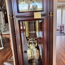 STUNNING GRANDFATHER CLOCK - HOWARD MILLER