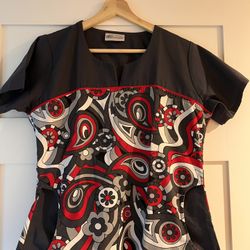 Scrub top women floral 2 pockets stylish cute United Advantage