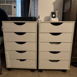 2 5 drawers with wheels 