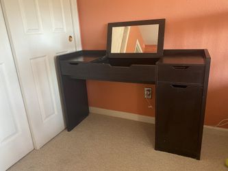 Desk/vanity with mirror with drawers