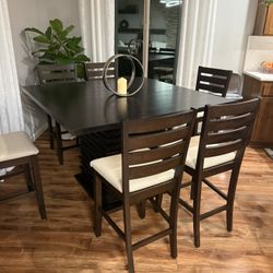 Beautiful Counter Height 7 Piece Dinning Set 