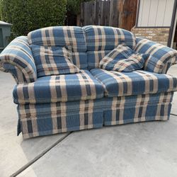 Broyhill Love Seat Sofa 