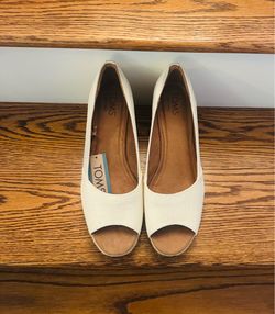 TOMS Women’s Ivory Canvas Peep Toe Wedge Espadrilles – Size 10 – New with Tags