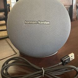 Harmon Kardon Onyx Mini Portable Speaker Very Good Condition