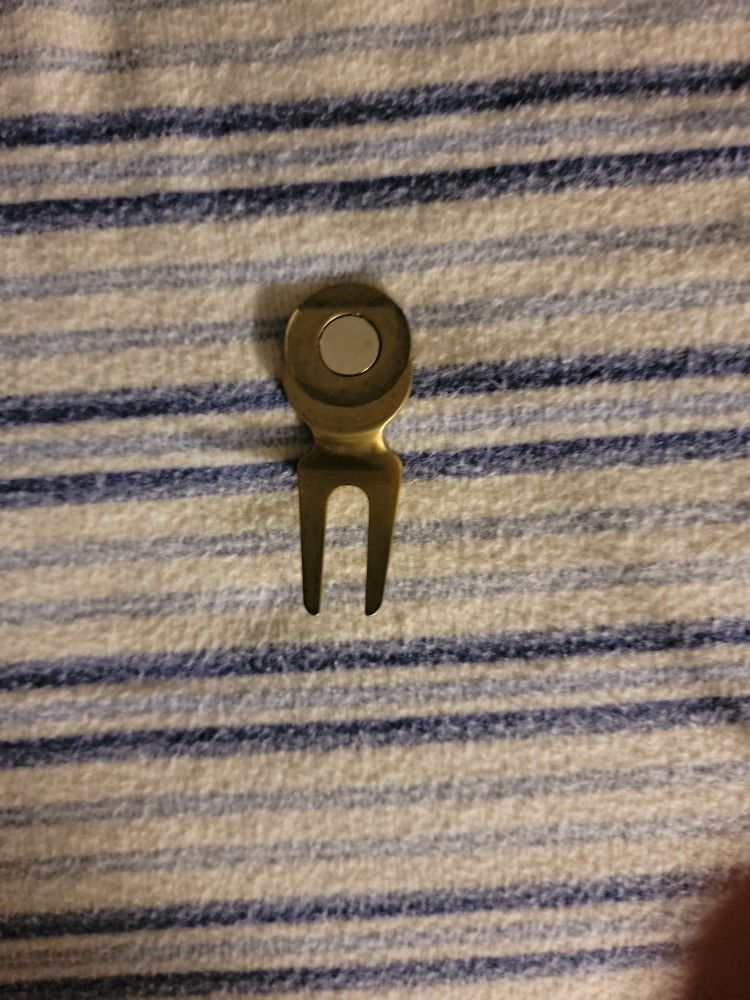 Golfing Divot Tool
