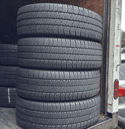 255 75 17 GoodYear Wrangler Set of 4 Used in Excellent Condition
