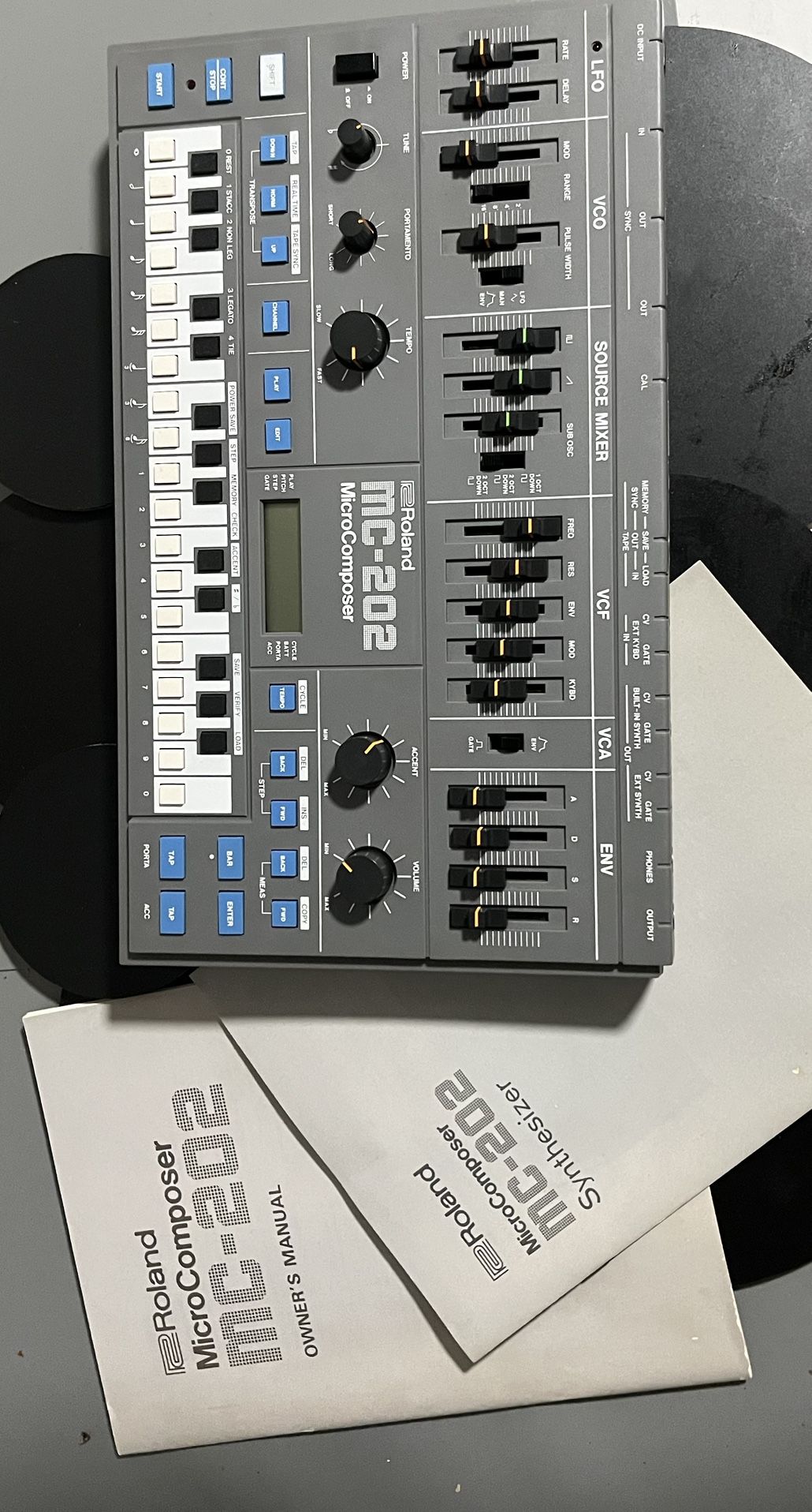ROLAND MC 202