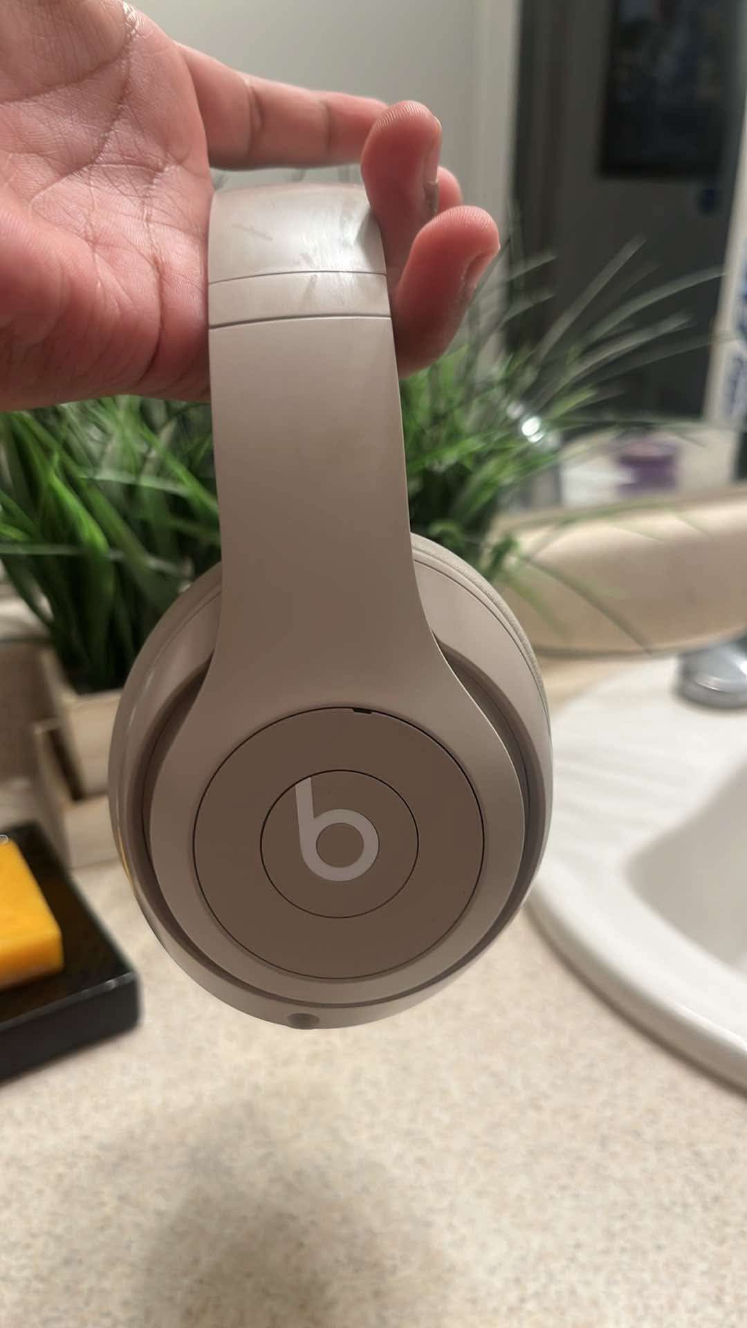 Beats Studio Pro