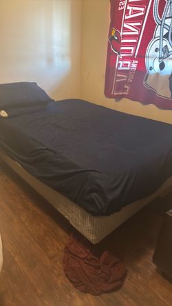 Queen bed w/boxspring