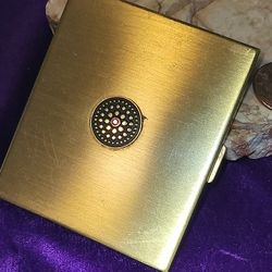 Vintage Style Compact.