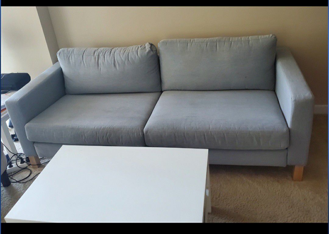 Sofa + table