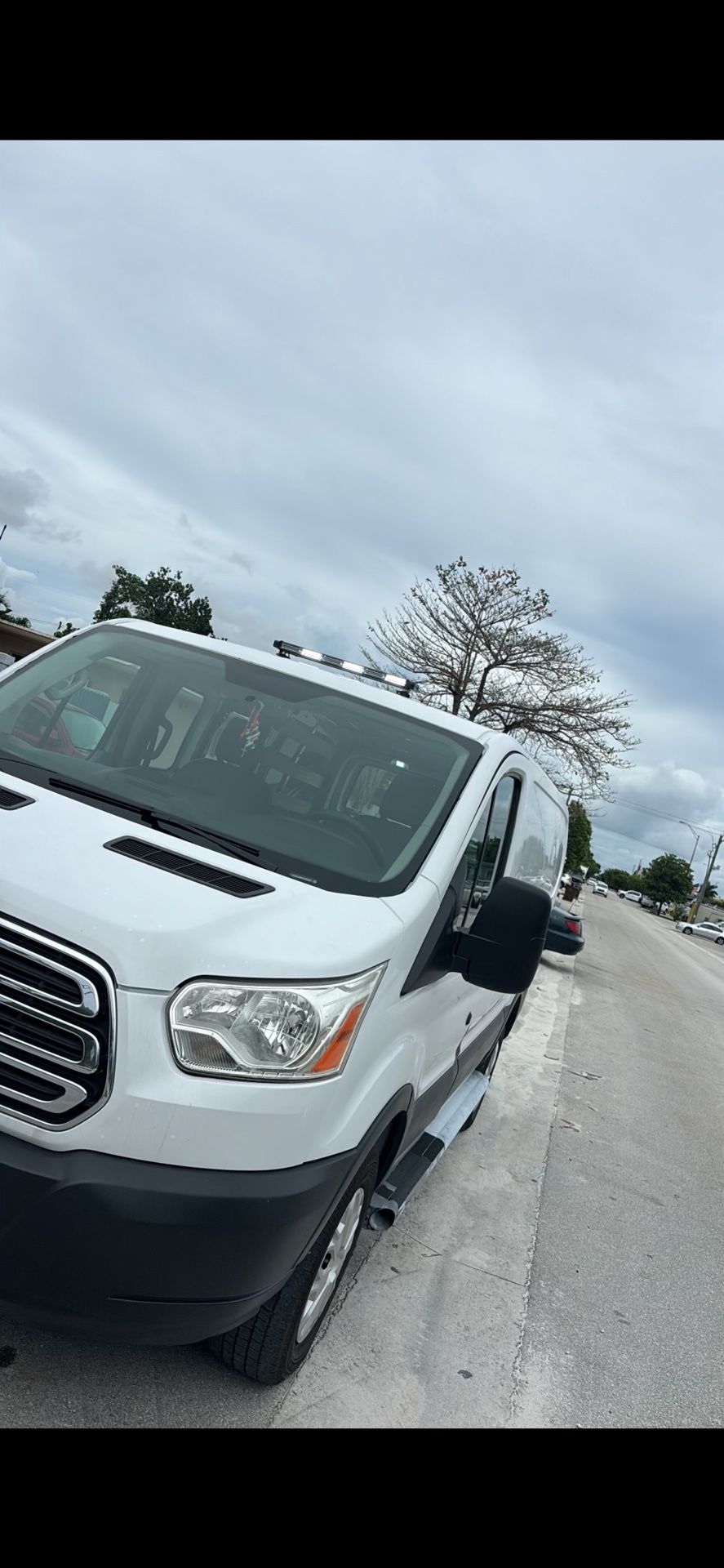 Ford Cargo Van 2015