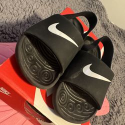 Toddler Size 9 Nike Slides