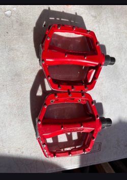 FREE AGENT PEDALS 9/16 DX Style