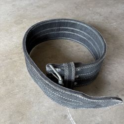 Weightlifting belt
