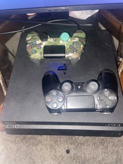 PlayStation 4, Monitor,2 Games in controllers