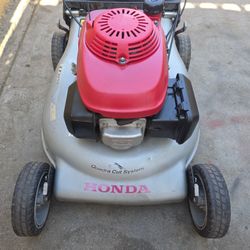 Honda HRR 216 Lawn Mower Runs Great Máquina Trabaja bien