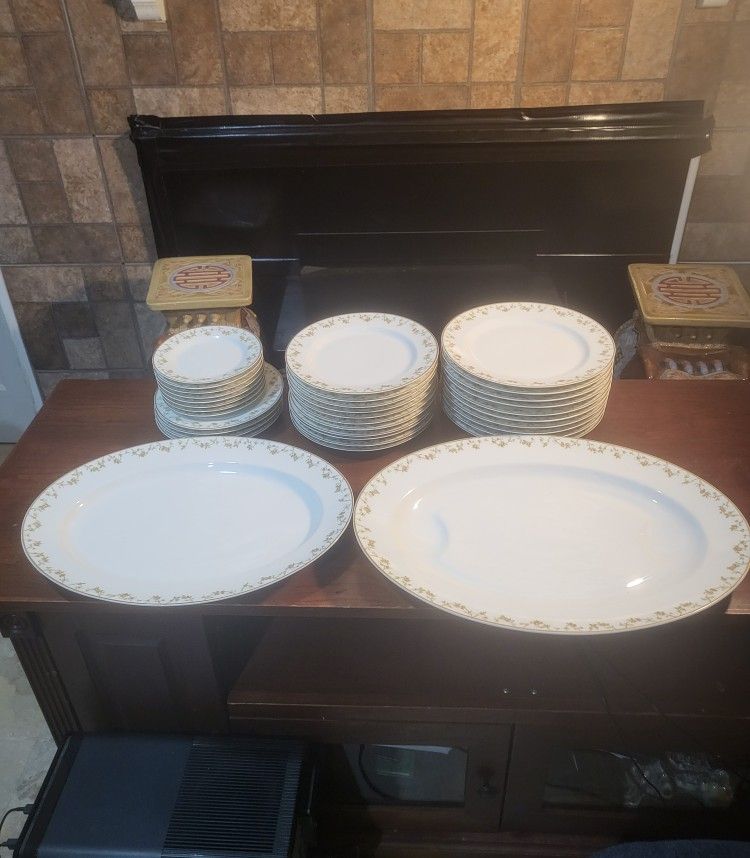 35 piece Antique Theodore Haviland Limoges France Schleiger Floral Pattern Dinnerware