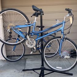 Giant Hybrid Aluminum Bike Fully Tuned Up Ready To Ride 