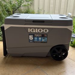 Igloo Rolling Cooler
