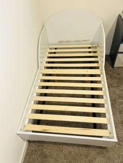 Delta Children Reese Toddler Bed