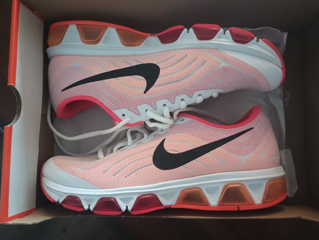 Odac Nike Socks And Sperrys Nike Shoes