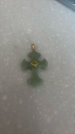 Crus de jadeite broche de oro 14 k