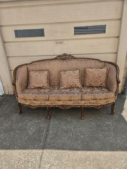 Beautiful louis xv style sofa and 2 chairs