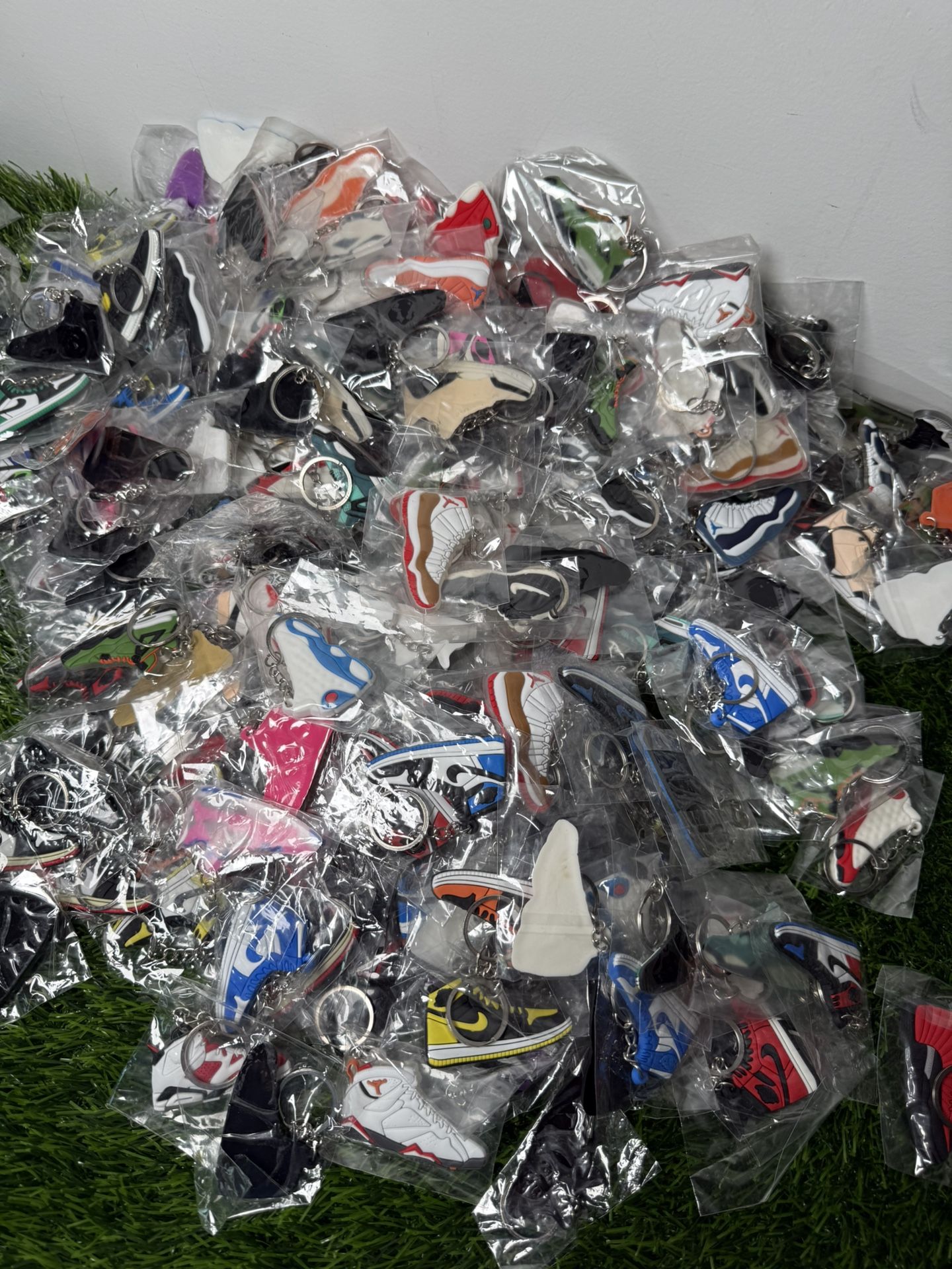 š„ Huge Wholesale Lot ā 300+ Shoe Keychains (Nike, Jordan, Adidas & More) š„